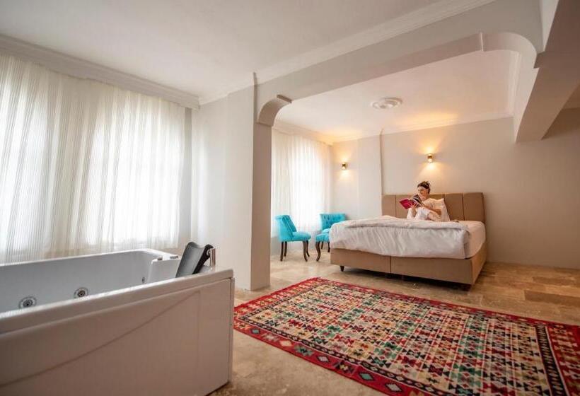 Quarto Estandar Cama King, Hydros Cave Suit