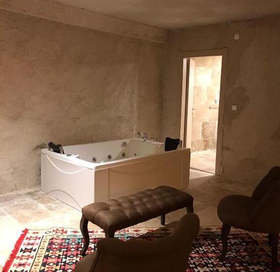 Quarto Estandar Cama King, Hydros Cave Suit