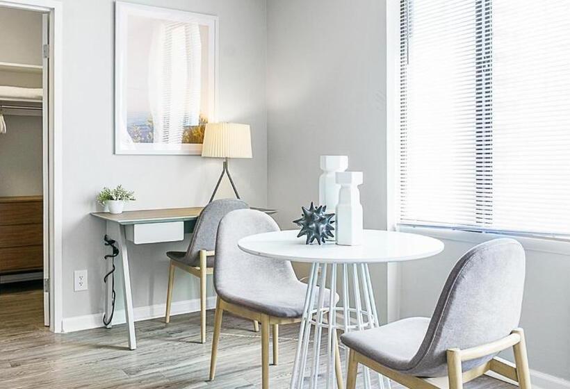 Standard Studio, Three Rivers Apartments By Barsala