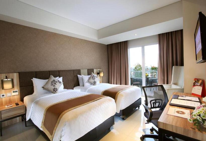 Номер Superior с Балконом, Swissbelinn Karawang