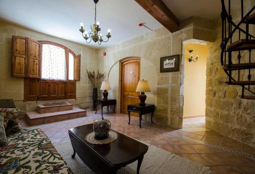 اتاق سوپریور سه تخته, Il Wileġ Bed & Breakfast