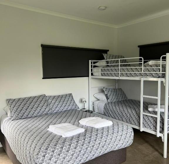 패밀리 룸, Buchan Motel