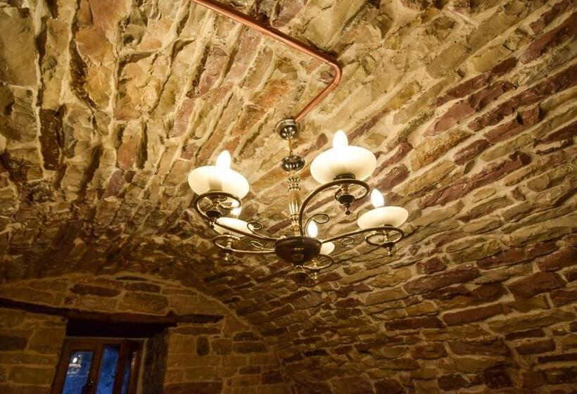 패밀리 스위트, Aqueduct Inn