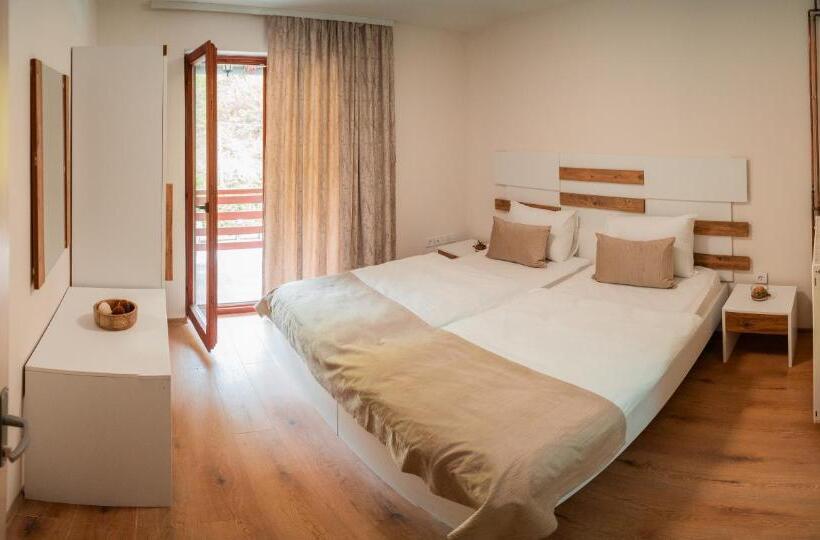 اتاق استاندارد با چشم‌انداز کوهستان, Ramallah Resort