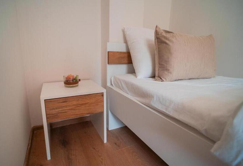 سوییت با چشم‌انداز کوه, Ramallah Resort