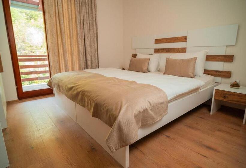 سوییت با چشم‌انداز کوه, Ramallah Resort