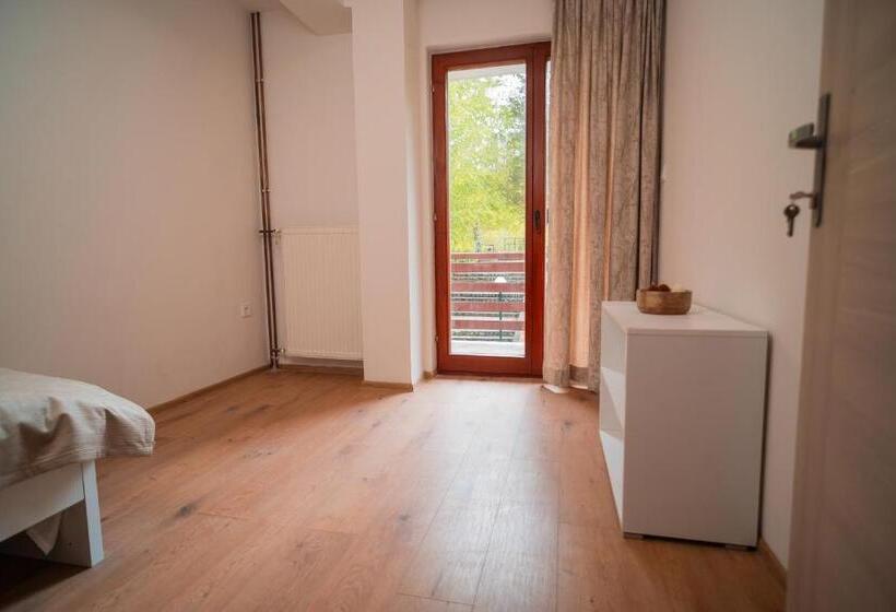 سوییت با چشم‌انداز کوه, Ramallah Resort