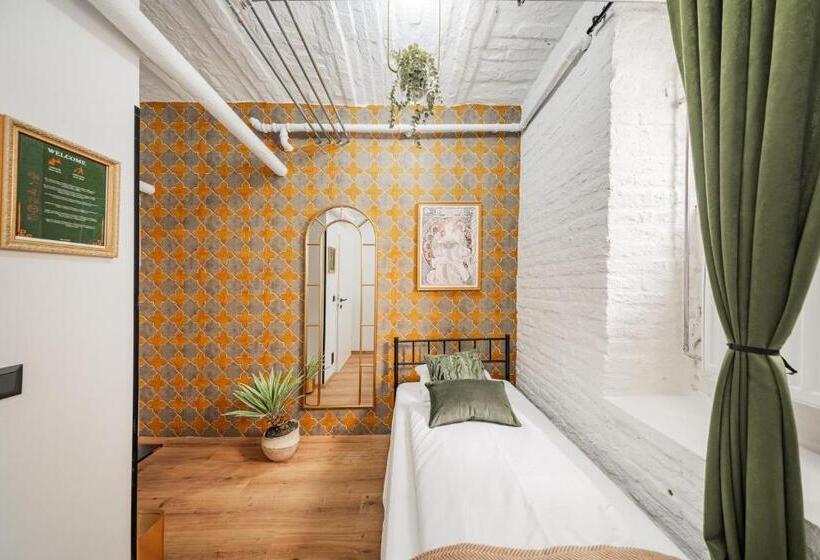 اتاق استاندارد یک تخته با سرویس بهداشتی مشترک, Green Apartments