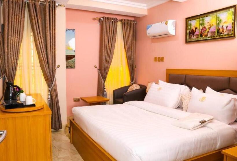 اتاق لوکس با بالکن, Madaki Executives Suites