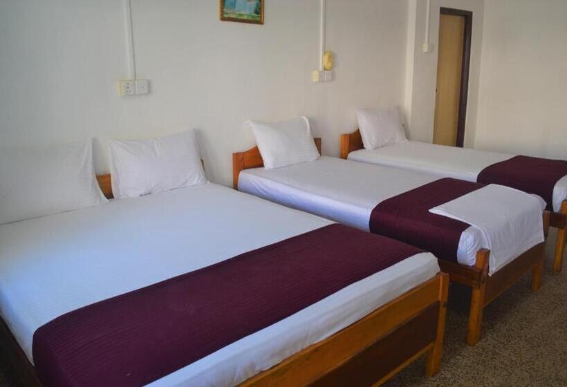 Семейный Номер, Gnaanams Hotel And Restaurant