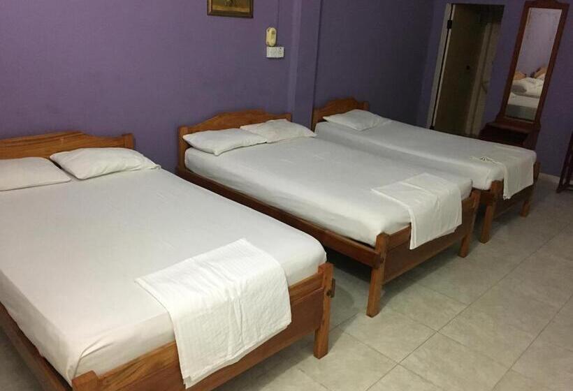 Семейный Номер, Gnaanams Hotel And Restaurant
