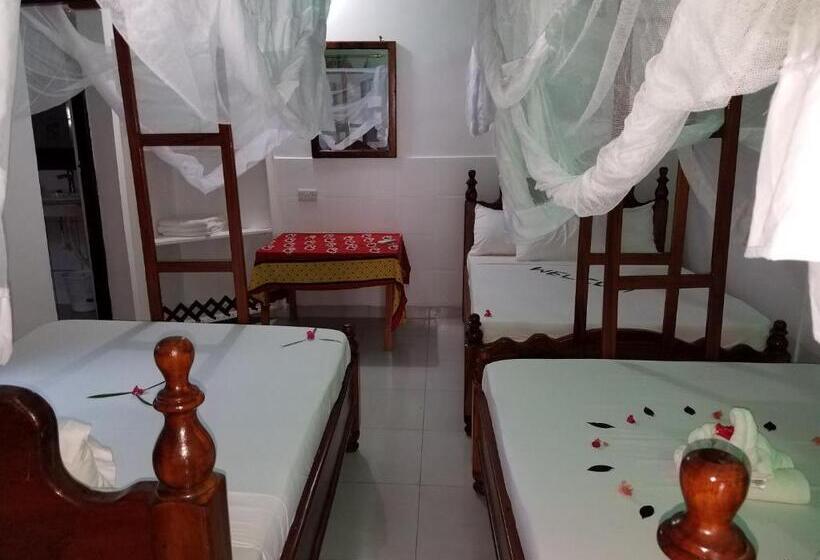 اتاق استاندارد سه نفره, Baraka Beach Bungalows