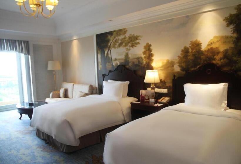 Номер Клуб, Crowne Plaza Ocean Spring Resort, An Ihg