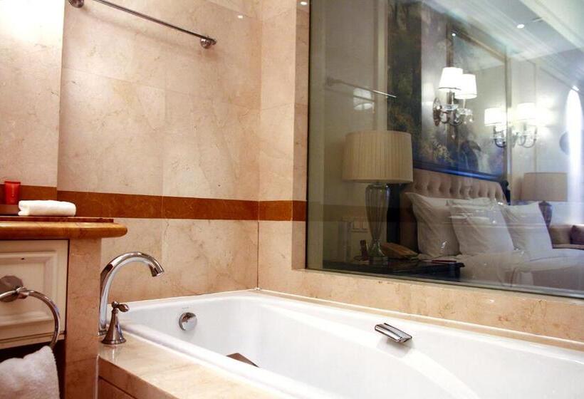 Номер Премиум, Crowne Plaza Ocean Spring Resort, An Ihg