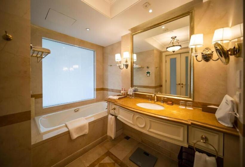Номер Клуб Кровать Кинг, Crowne Plaza Ocean Spring Resort, An Ihg