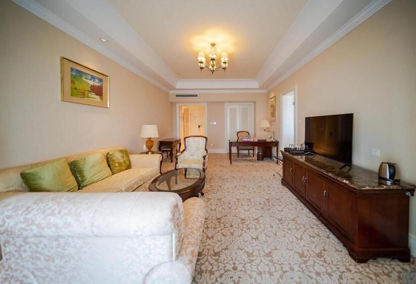 Люкс Superior, Crowne Plaza Ocean Spring Resort, An Ihg