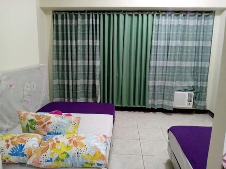 스탠다드 스튜디오, Flora S Place In Winland Towers Condominium