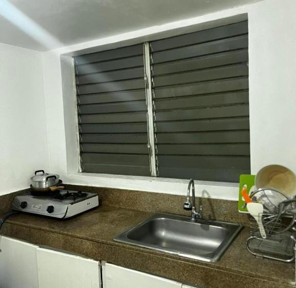 침실 3개 아파트, Flora S Place In Winland Towers Condominium