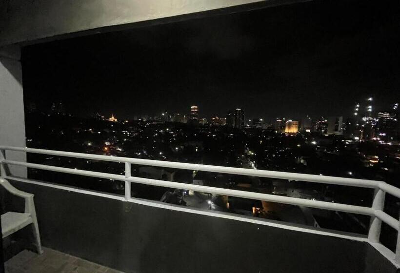 스탠다드 발코니 스튜디오, Flora S Place In Winland Towers Condominium