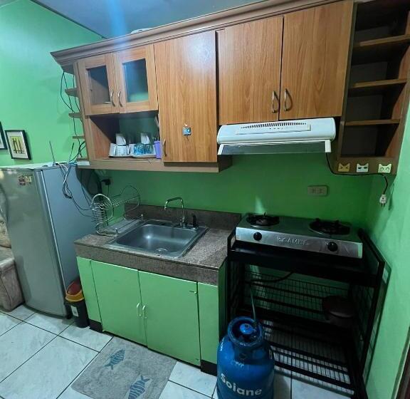 패밀리 룸, Flora S Place In Winland Towers Condominium