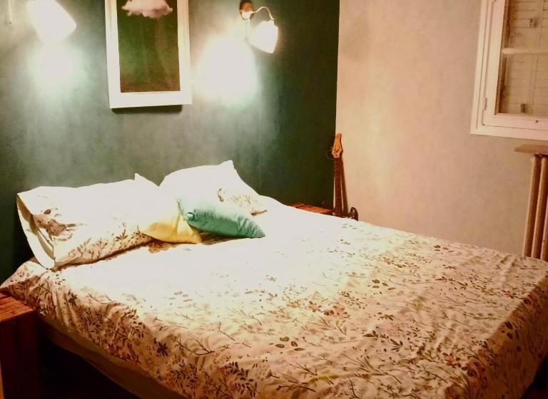 استودیو خانوادگی, La Casa D Atras