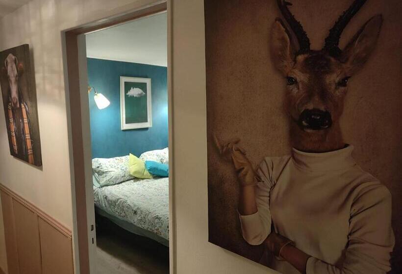 استودیو خانوادگی, La Casa D Atras