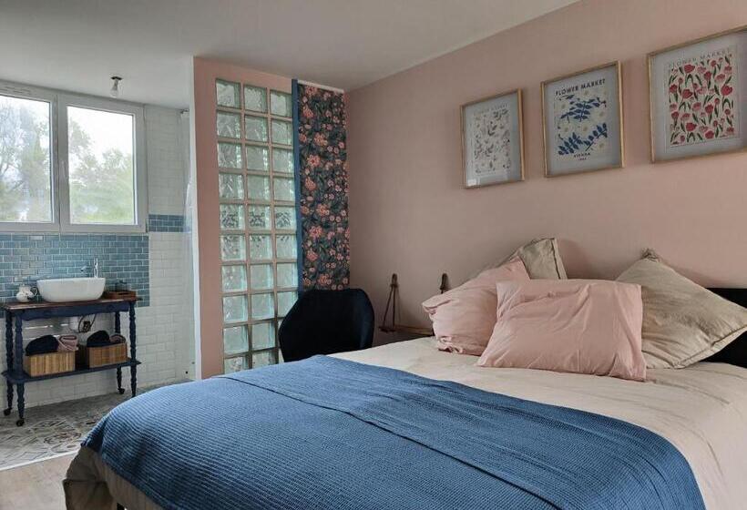 اتاق استاندارد, La Casa D Atras