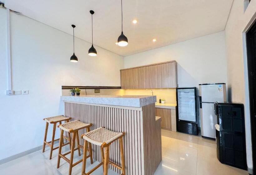Номер Deluxe, 1 Min To Batu Bolong Island Boy Guesthouse Kt 1