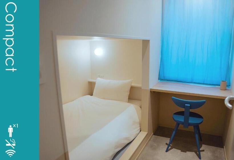 اتاق استاندارد یک نفره, Sekai Hotel Takaoka