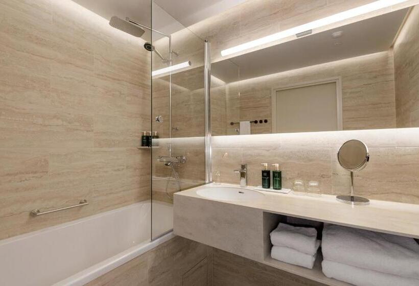 디럭스 룸 킹사이즈 침대, Solo Sokos Hotel Pier 4