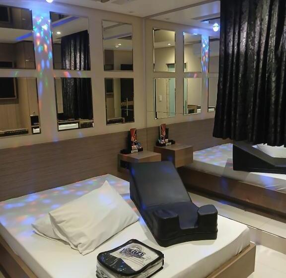 سوییت لوکس, Deslize Motel 2
