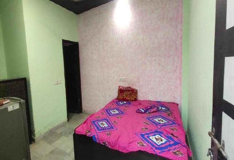 اتاق کلاسیک سه تخته, Oyo Paradise
