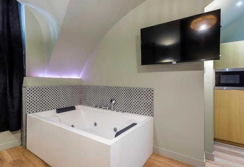 اتاق استاندارد با وان آب گرم, Suite Romantique Balnéo Centre Lyon