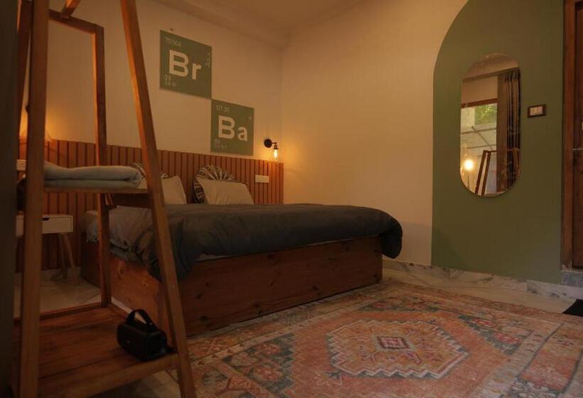 デラックスルーム, The Trippy Tribe Riverside Hostel Kasol