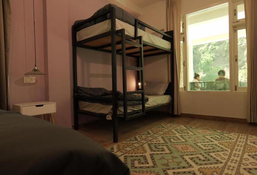 スタンダード４人部屋, The Trippy Tribe Riverside Hostel Kasol