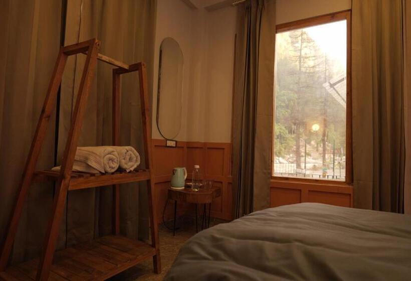 スタンダードルーム, The Trippy Tribe Riverside Hostel Kasol