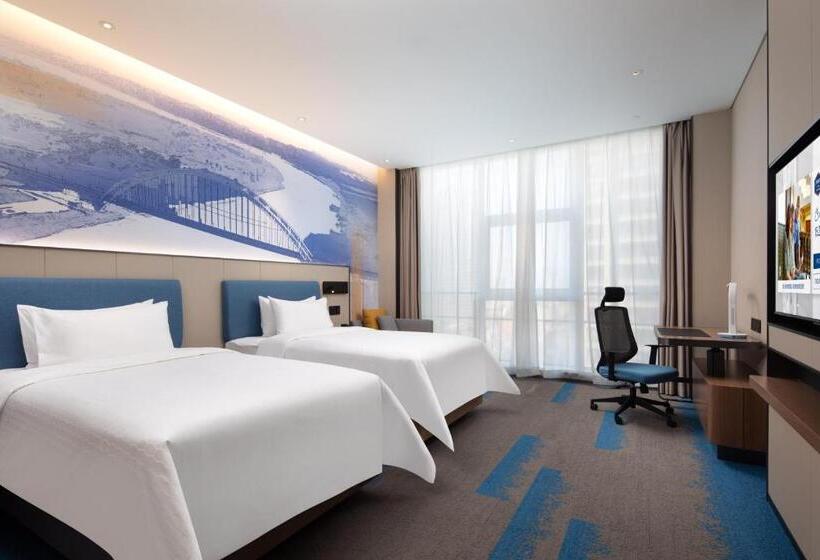 Номер Комфорт, Hampton By Hilton Guigang
