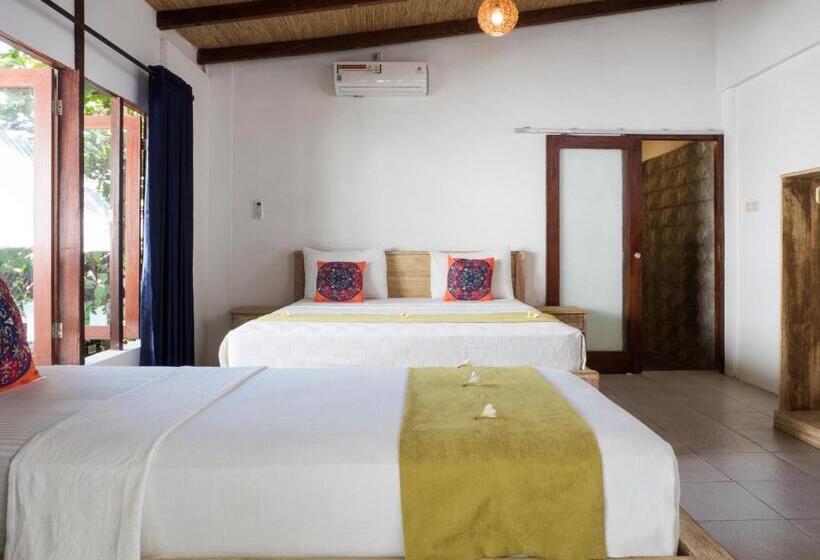 غرفة ديلوكس ثلاثية مطلة على البحر, Gili Turtle Beach Resort