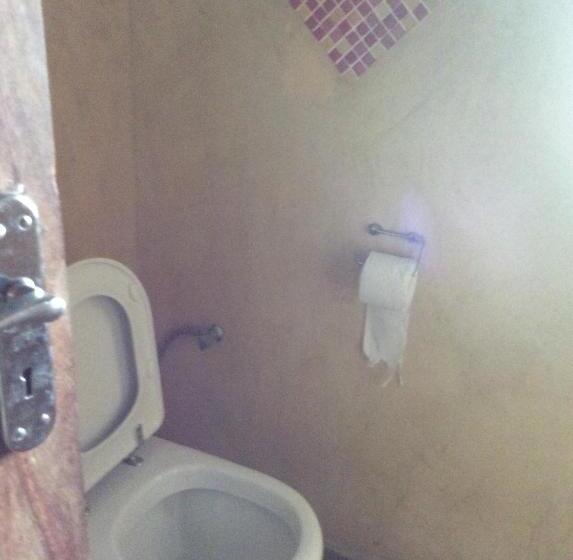 اتاق استاندارد سه نفره, Kiponda B&b