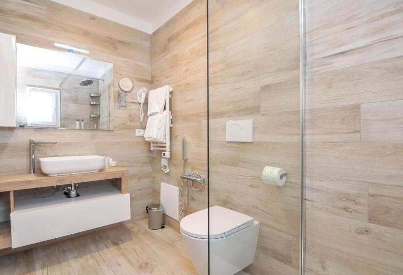 Полулюкс с Гидромассажем, Marina Junior Suite 4 Stelle S