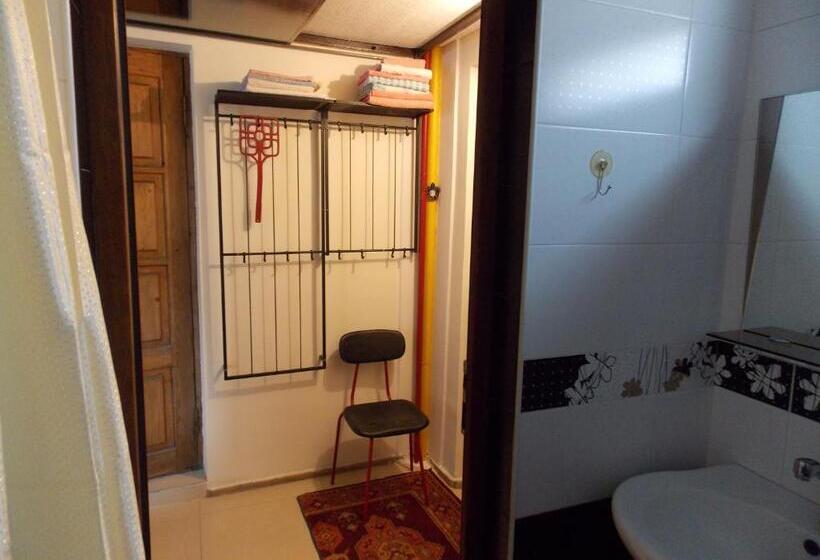 اتاق استاندارد با سرویس بهداشتی مشترک, Guesthause 2 Steps