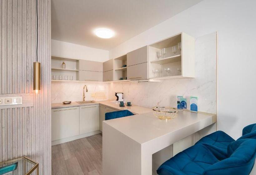 Апартаменты 1 Спальня Вид на Бассейн, Sunset Resort   Lakeside Apartment