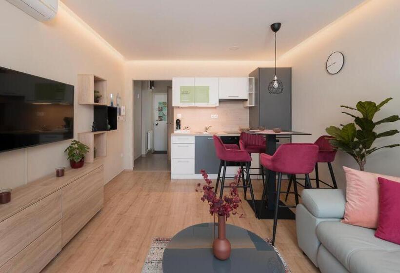 Апартаменты 1 Спальня с Террасой, Sunset Resort   Lakeside Apartment
