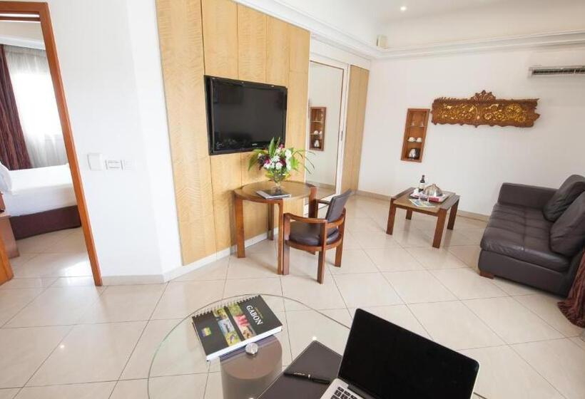 سوییت با چشم‌انداز استخر, Nomad Suites Residence
