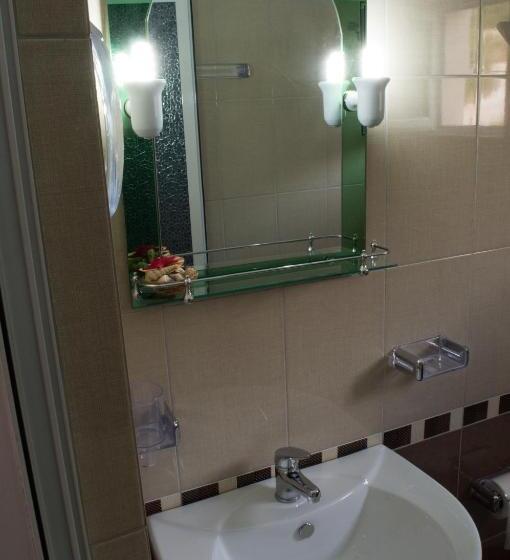 اتاق سه نفره دلوکس با چشم‌انداز دریا, Sunshine Guesthouse Dhermi