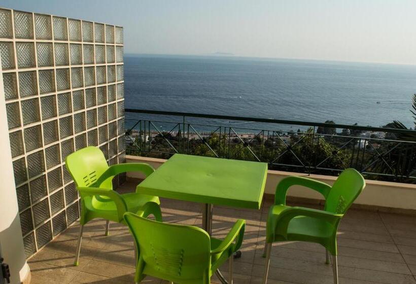 اتاق لوکس با چشم‌انداز دریا, Sunshine Guesthouse Dhermi