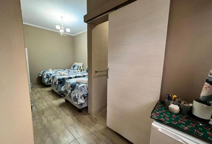 Номер Стандарт Трехместный, Khaya4u Guesthouse