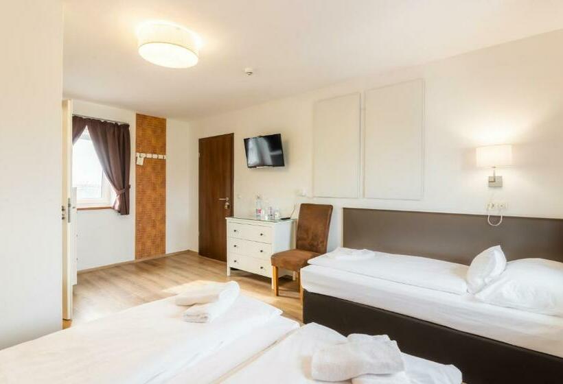 اتاق استاندارد سه نفره, Autohof 171 Hotel Hegyeshalom