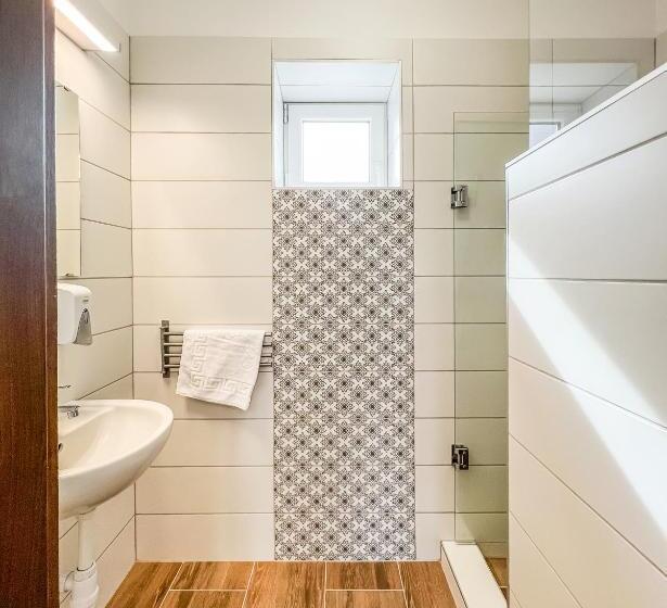 Habitación Triple Estándar, Autohof 171 Hotel Hegyeshalom