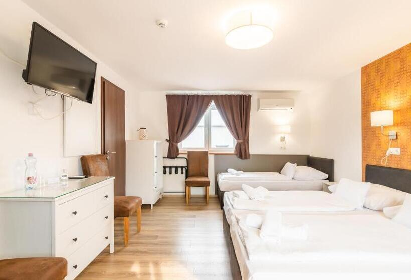 اتاق استاندارد چهار تخته, Autohof 171 Hotel Hegyeshalom